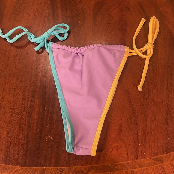 Pastel string medium bikini set - Picture 5 of 5